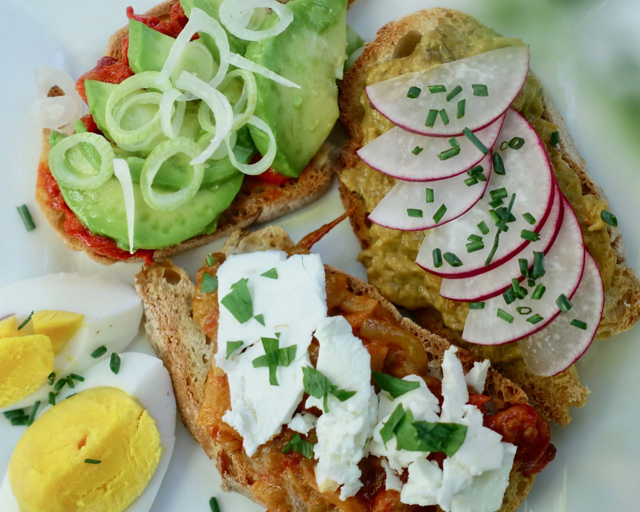 Belegte Brötchen mit Bio Ajvar, Bio Malidano und Bio Pindur von BioBalkan