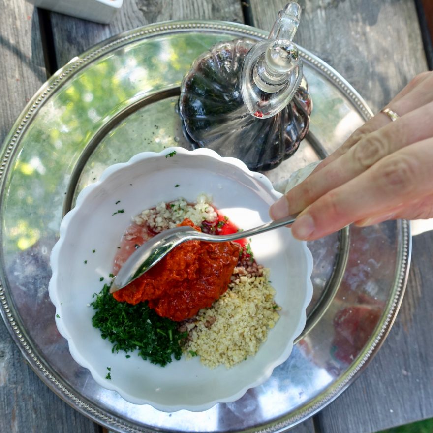 Ajvar in einer Schüssel für das Ajvar Pesto