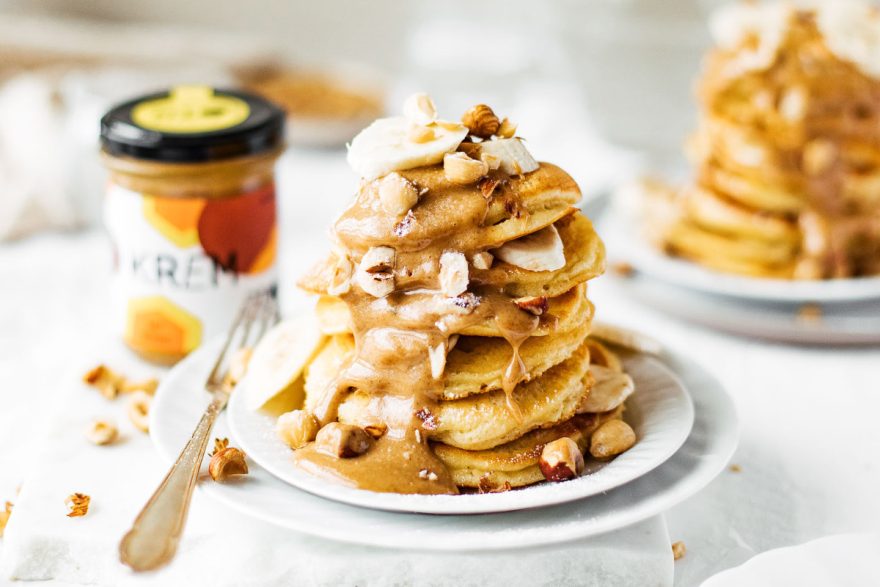 Pancakes und Krem mit Honig aus Haselnüssen vom Ohrid-See