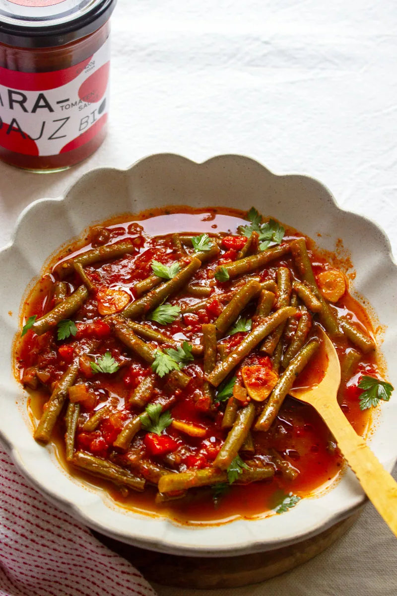 Die fertige Boranija mit einem Glas Paradajz