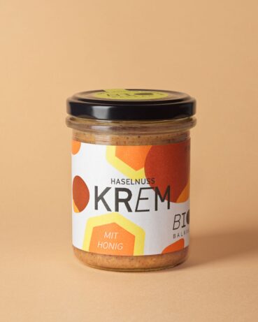 Bio Haselnuss Krem mit Honig, ein Bio Haselnussmus, im 190 Gramm Glas von BioBalkan