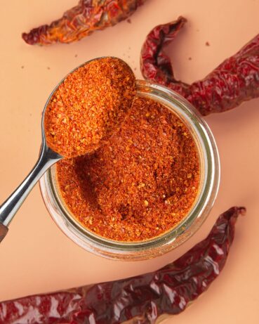 Ein Blick ins Glas von Tucana Paprika, einem Bio Paprika-Pulver, von BioBalkan