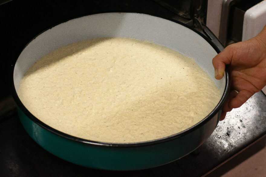 Mürbteig für Kupusnik wird blindgebacken